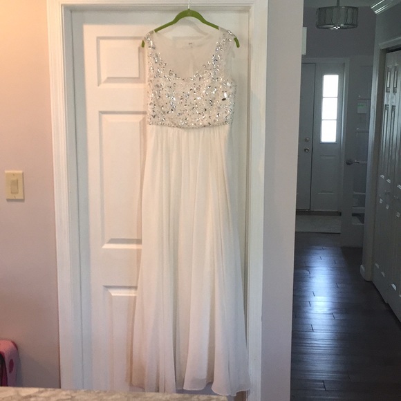 db studio Dresses & Skirts - 👗👗White beaded prom gown👗👗